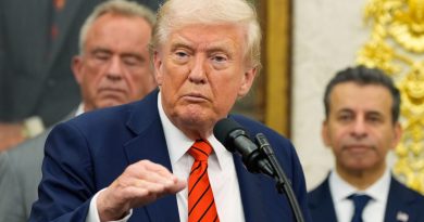 Ông Trump dọa dừng mua một số hàng hóa Trung Quốc