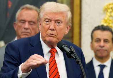 Ông Trump dọa dừng mua một số hàng hóa Trung Quốc