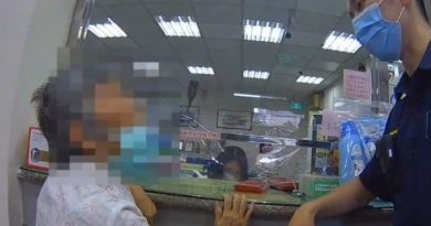 Bà cụ 70 tuổi bị lừa đảo, nghe theo lời thao túng không tưởng của tội phạm, cuối cùng lại lãi lớn gần 2 tỷ Bà cụ 70 tuổi bị lừa đảo, nghe theo lời thao túng không tưởng của tội phạm, cuối cùng lại lãi lớn gần 2 tỷ