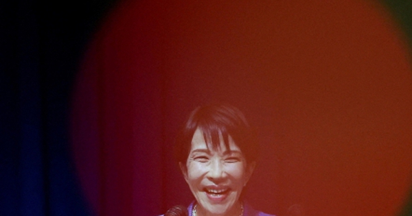 Thủ tướng Nhật Bản đề xuất cắt giảm lương của mình và các bộ trưởng