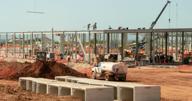 Người tiêu dùng và hộ gia đình sẽ phải trả giá cho bong bóng công nghệ