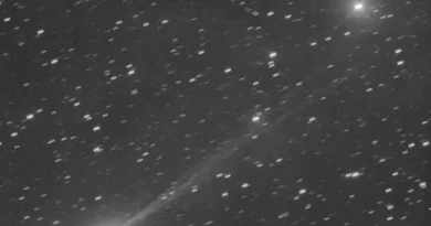 NASA công bố ảnh cận cảnh sao chổi hiếm gặp, bác tin đồn về người ngoài hành tinh