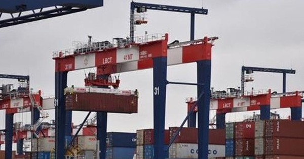 Thâm hụt thương mại của Mỹ giảm sâu