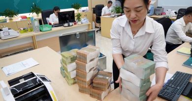 Ngân hàng Nhà nước bơm mạnh tiền để giữ lãi suất