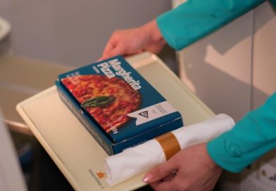 Vietnam Airlines bắt đầu bán pizza 4P’s trên các chuyến bay, giá 119.000 đồng cho nửa cái