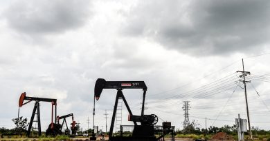 Xuất khẩu dầu mỏ Venezuela tê liệt