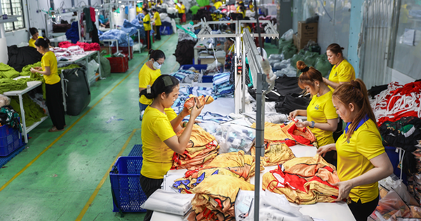 Dệt may vượt khó, giữ đà xuất khẩu