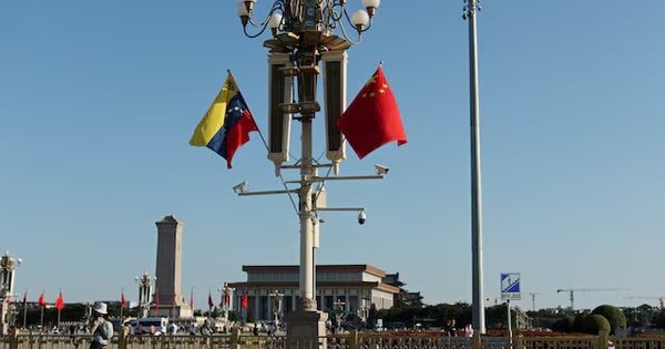 Dùng dầu để trả nợ Trung Quốc, Venezuela đang nợ Bắc Kinh bao nhiêu?