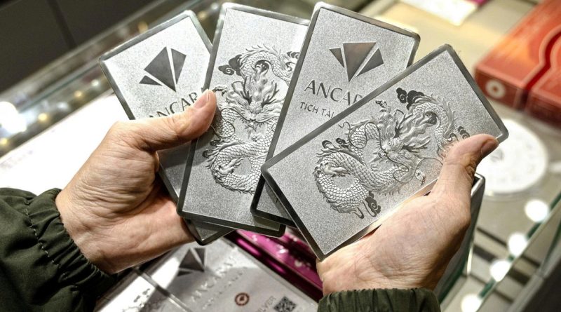 Rủi ro cực lớn khi mua bán bạc trên giấy tại ‘chợ đen’