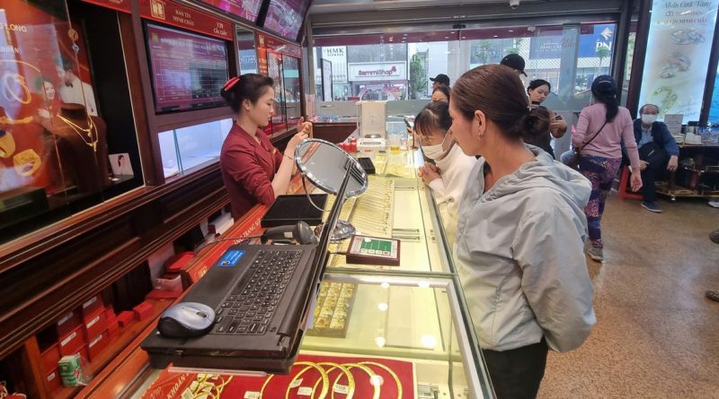 ‘Bắt đáy’ mua vàng, bạc khi giá giảm sâu