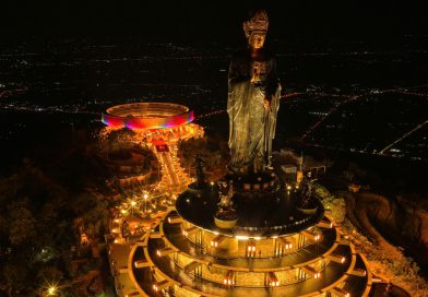 Cận cảnh tôn tượng “Đức Phật đến từ quá khứ” mới an vị tại núi Bà Đen, Tây Ninh