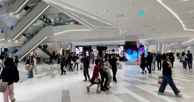 Trung tâm thương mại, siêu thị đông khách đến đêm