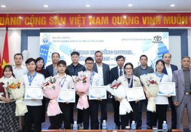 Toyota Việt Nam cùng các đại lý trao tặng 123 suất học bổng hỗ trợ sinh viên năm 2025