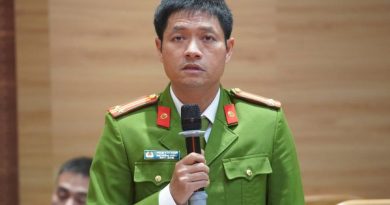 Trả bình luận viên 300.000 đồng/trận, 300 tỷ đồng tiền mặt, tiền số đã bị phong toả