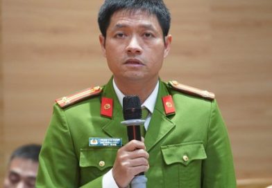 Trả bình luận viên 300.000 đồng/trận, 300 tỷ đồng tiền mặt, tiền số đã bị phong toả