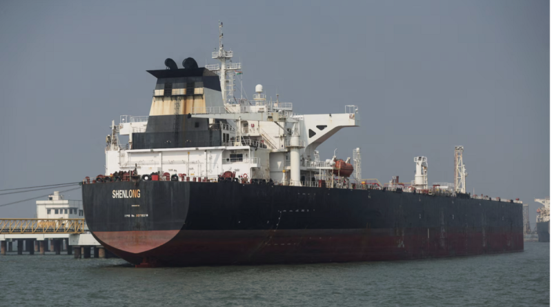 Hải quân Ấn Độ hộ tống tàu dầu đầu tiên vượt eo biển Hormuz thành công