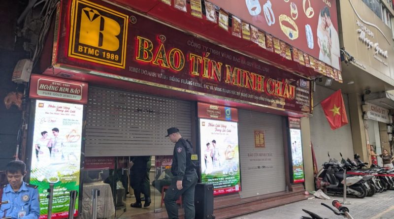 Bảo Tín Minh Châu thông tin về việc công an xuất hiện tại hàng loạt cửa hàng