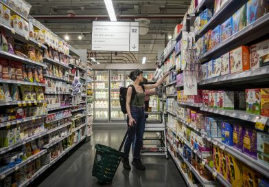 Niềm tin người tiêu dùng Mỹ thấp kỷ lục