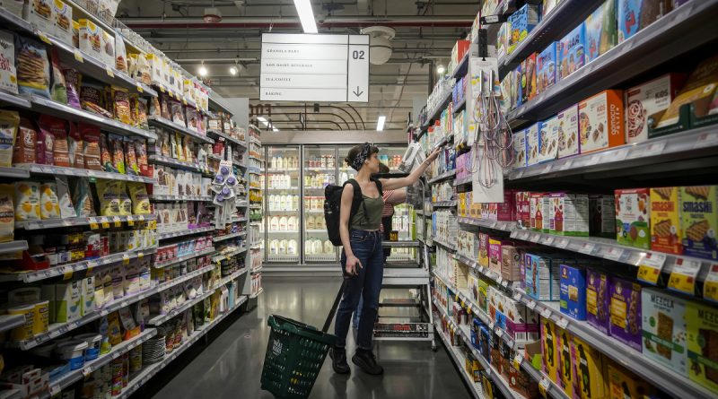 Niềm tin người tiêu dùng Mỹ thấp kỷ lục