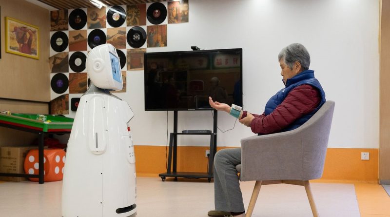 Không con cái, người già ở nước láng giềng Việt Nam đặt kỳ vọng vào loại “bảo hiểm tuổi già” mới