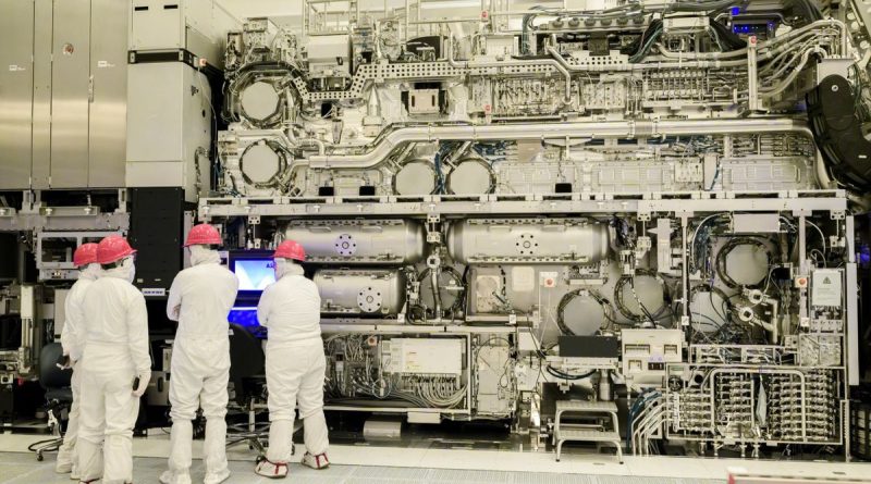 Sở hữu thiết bị khắc chip tối tân bậc nhất hành tinh, vì sao Intel vẫn không dám dùng cho tiến trình mới?