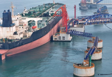 Giá dầu quay đầu tăng sau khi giảm mạnh nhất 6 năm, Iran cáo buộc Mỹ vi phạm thỏa thuận