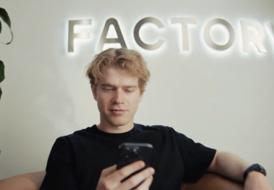 Bỏ học trường danh giá tại Mỹ vì lời thách của nhà đầu tư, người đàn ông này đang xây dựng một ‘đế chế’ tỷ USD, cạnh tranh trực tiếp với Open AI