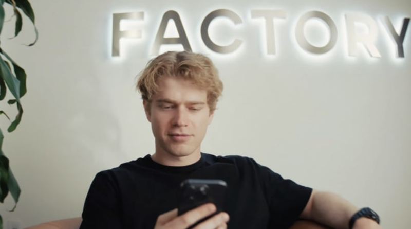 Bỏ học trường danh giá tại Mỹ vì lời thách của nhà đầu tư, người đàn ông này đang xây dựng một ‘đế chế’ tỷ USD, cạnh tranh trực tiếp với Open AI