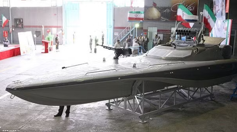 Hàng trăm tàu chiến của Hải quân Iran đủ sức ‘xé tan’ eo biển Hormuz