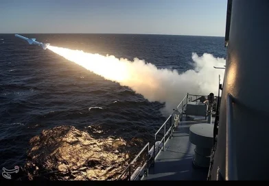 Iran cảnh báo sẽ phản ứng mạnh nếu Mỹ tiếp tục lệnh phong toả