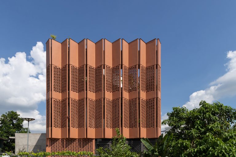 creative-usage-of-bricks-and-earth-h-and-p-architects_25.jpg