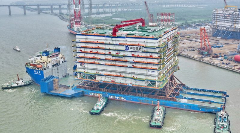 Trung Quốc thả công trình nặng 25.000 tấn, cao tương đương tòa nhà chung cư 15 tầng xuống biển: Để làm gì?