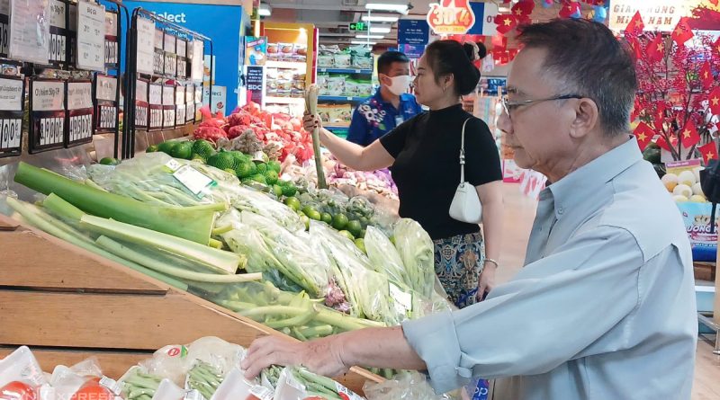 Nhiều gia đình ‘thắt lưng buộc bụng’ nhưng hóa đơn vẫn phình to