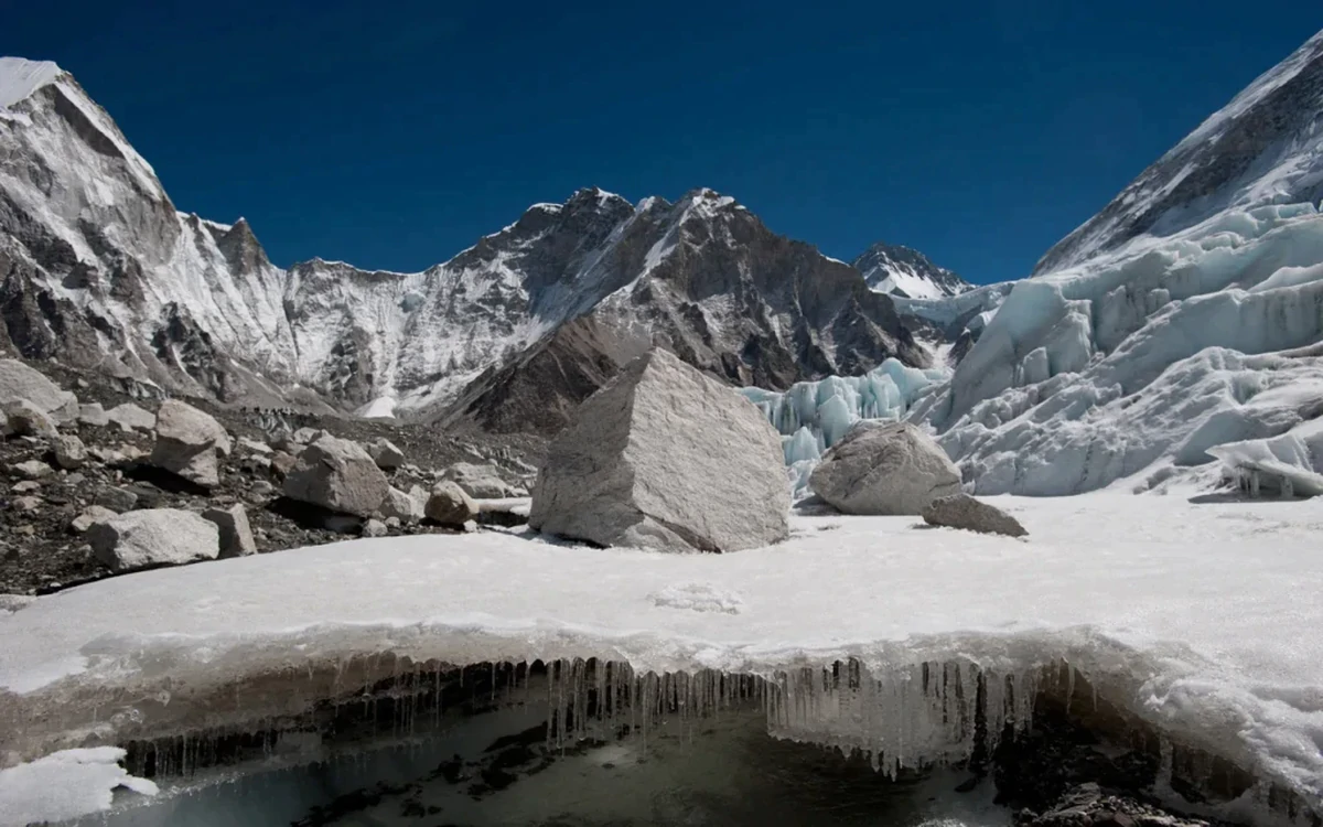 2023-06-20t000411z-946910395-rc2aqd7ujtcd-rtrmadp-3-climate-change-himalaya-glaciersjpg-1788131792929-1788131793260570490878-0-0-640-1024-crop-178813187649848197537.webp.webp